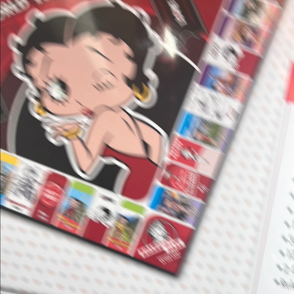 Betty Boop Red and White Puzzle Game - Picture 5 of 7